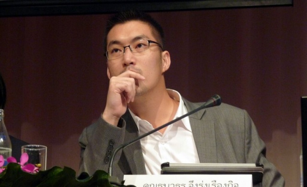 "ธนาธร" โพสต์ปฏิเสธอยู่เบื้องหลังกลุ่มนักศึกษา