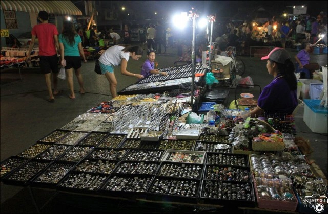 สีสันถนนคนเดินเมืองสุราษฎร์ ตลาดริมน้ำตาปี