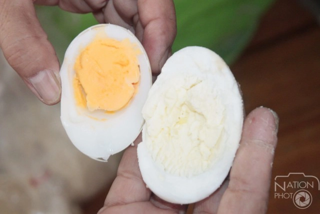 พิสูจน์ความแตกต่าง ไข่ปลอมไข่จริง ตามข้อสังเกตแบบชาวบ้าน