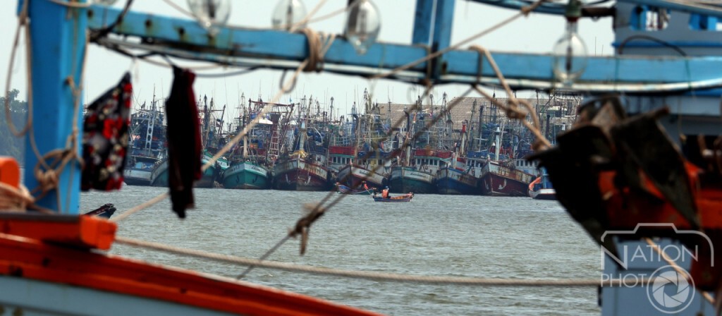ภาพชุด เรือประมงทยอยเทียบท่าริมแม่น้ำปัตตานี ภาพชุด เรือประมงทยอยเทียบท่าริมแม่น้ำปัตตานี