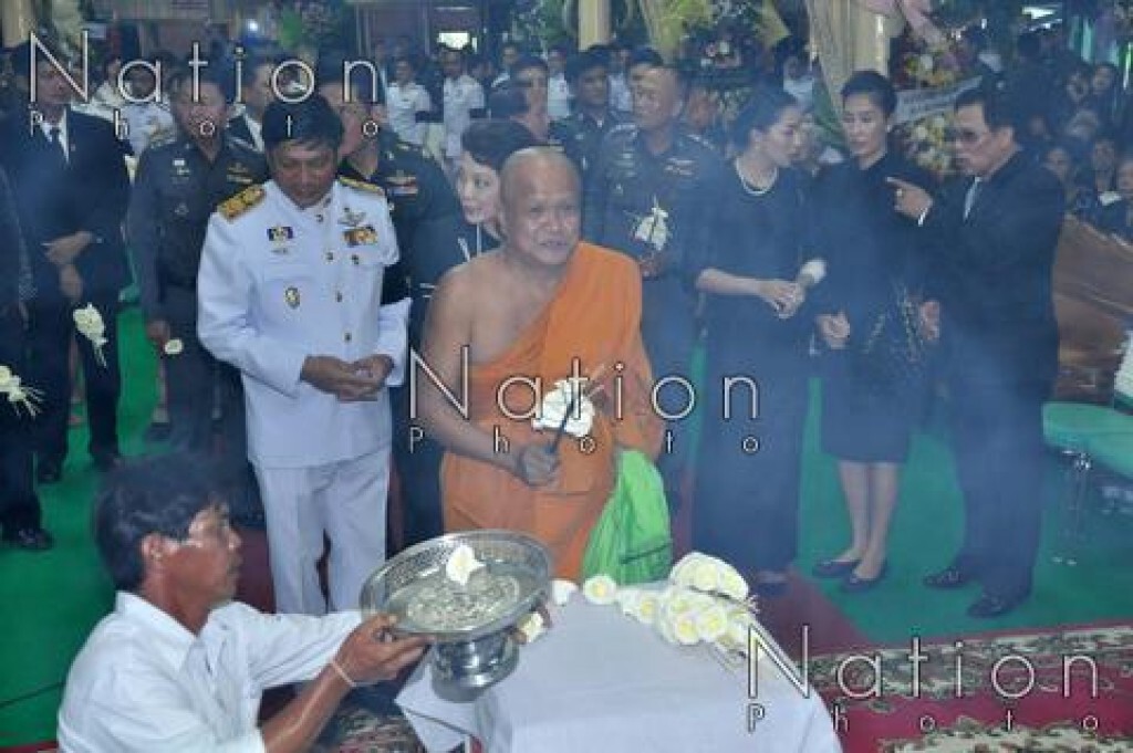 แอนนา รีส ร่วมพิธีพระราชทานเพลิงศพรอง สวป.เมืองสุพรรณบุรี แอนนา รีส ร่วมพิธีพระราชทานเพลิงศพรอง สวป.เมืองสุพรรณบุรี