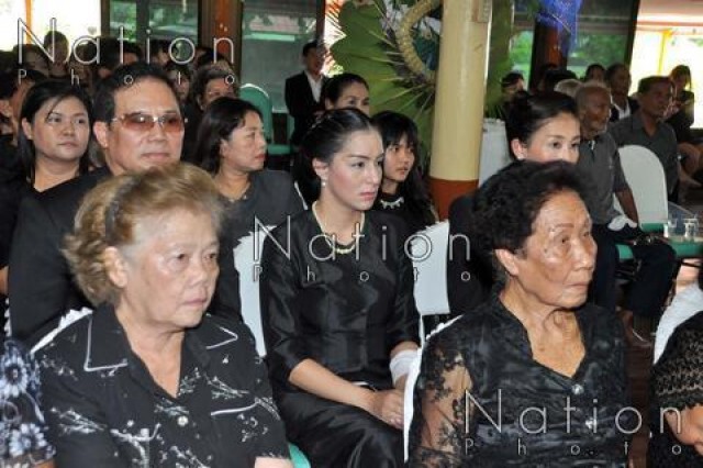 แอนนา รีส ร่วมพิธีพระราชทานเพลิงศพรอง สวป.เมืองสุพรรณบุรี