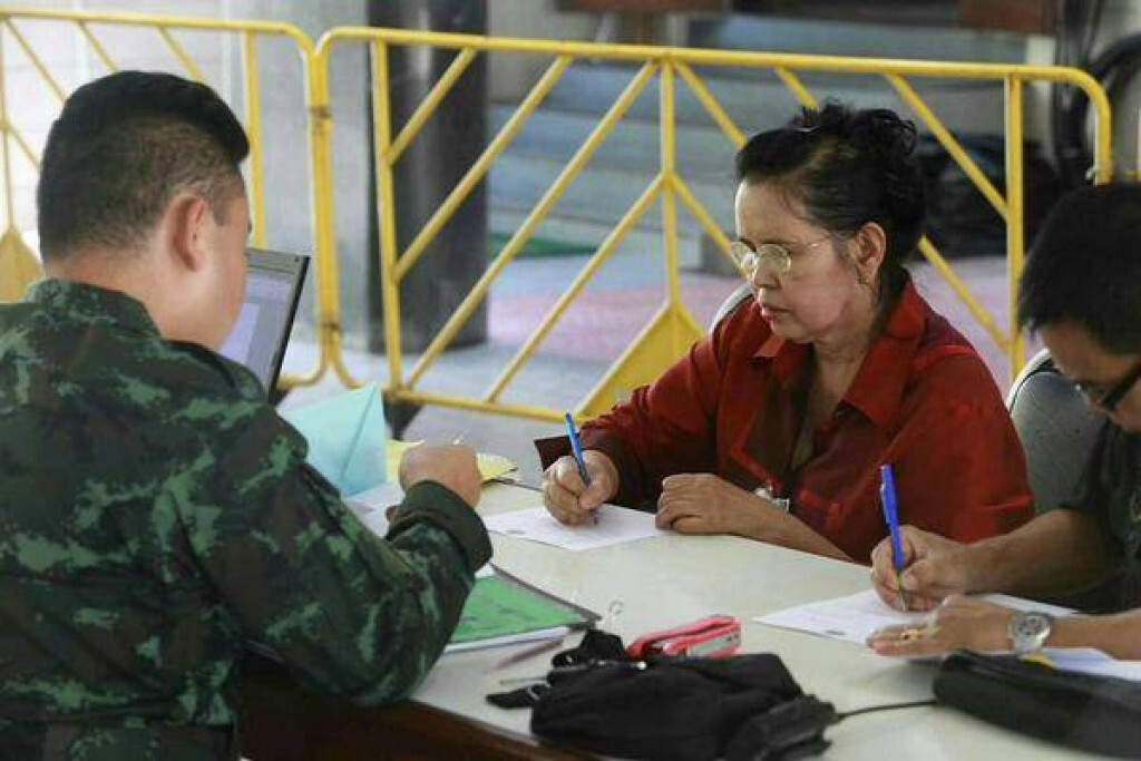 "อดีตรองเจ้ากรมแผนที่ทหาร"ตกอับ พิการตาบอด  ลูกสาวร้อง "ประยุทธ์"ช่วย ยื่นขอโควตาสลากฯ