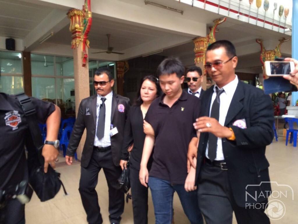 ลูกชาย"สมยศ"ร่วมงานฌาปนกิจ ปัดขัดแย้งพ่อ ลูกชาย"สมยศ"ร่วมงานฌาปนกิจ ปัดขัดแย้งพ่อ