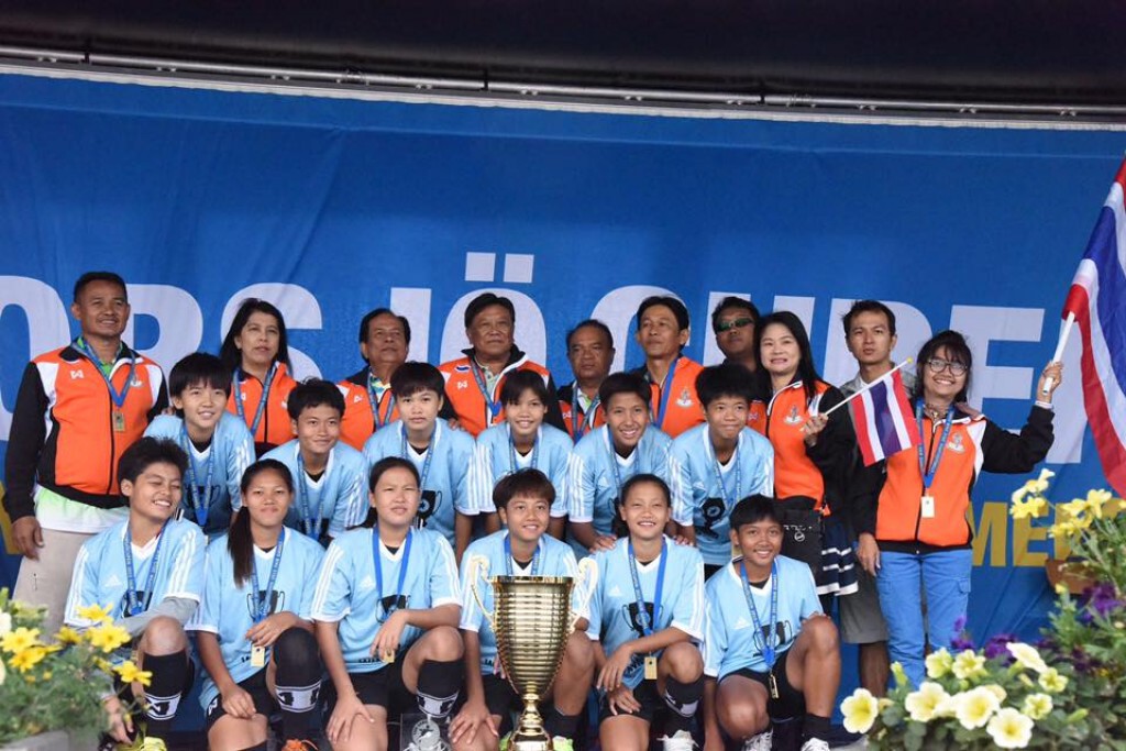 แข้งเด็กสาวไทยโชว์ฟอร์มสุดยอด คว้าแชมป์ฟุตบอสตูเซอร์คัพ2015 แข้งเด็กสาวไทยโชว์ฟอร์มสุดยอด คว้าแชมป์ฟุตบอสตูเซอร์คัพ2015
