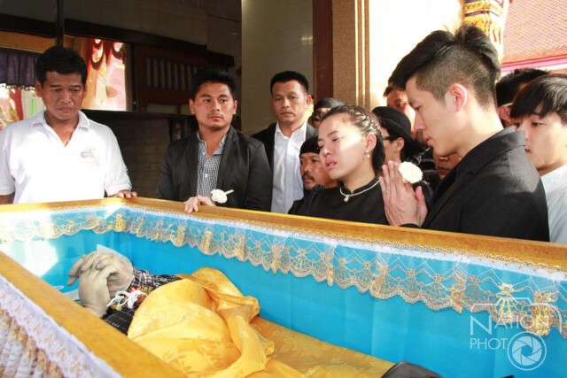 ลูกชาย"สมยศ"ร่วมงานฌาปนกิจ ปัดขัดแย้งพ่อ
