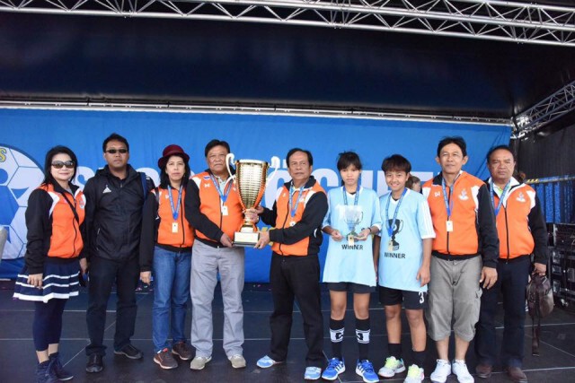 แข้งเด็กสาวไทยโชว์ฟอร์มสุดยอด คว้าแชมป์ฟุตบอสตูเซอร์คัพ2015