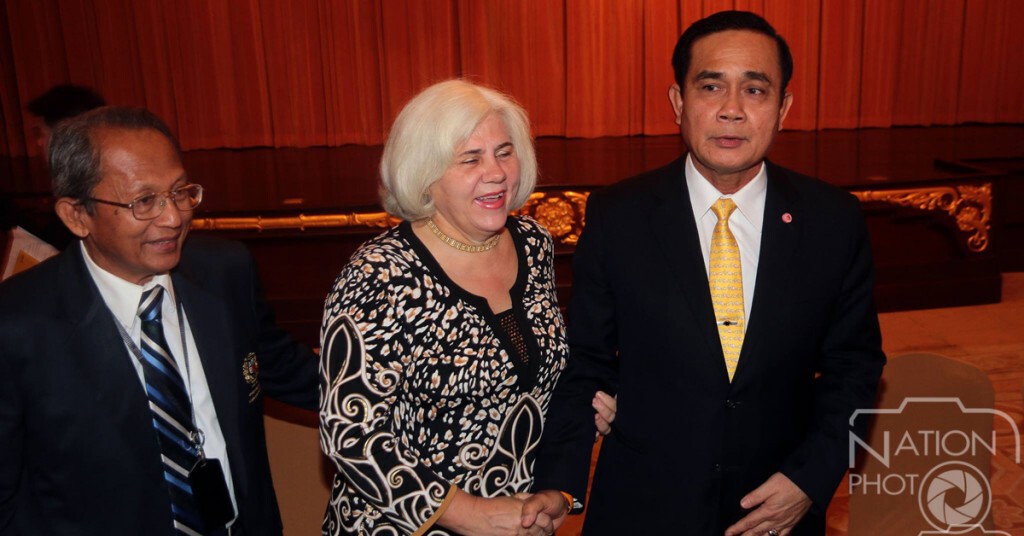 "นายกฯ"เปิดทำเนียบฯรับเยาวชนไทยในอเมริกา เจอครูสอนอังกฤษสมัยเรียน เสธ.