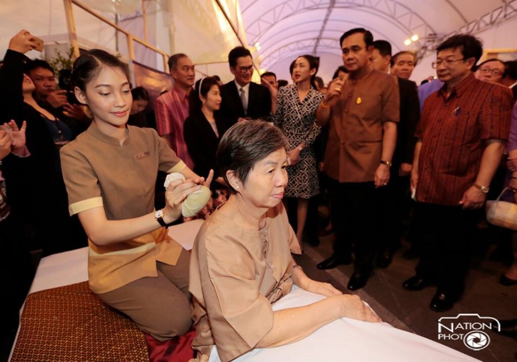 นายกฯ เปิดตลาด "เมืองสุขภาพดี วิถีชุมชน" ดันแพทย์แผนไทย นายกฯ เปิดตลาด "เมืองสุขภาพดี วิถีชุมชน" ดันแพทย์แผนไทย