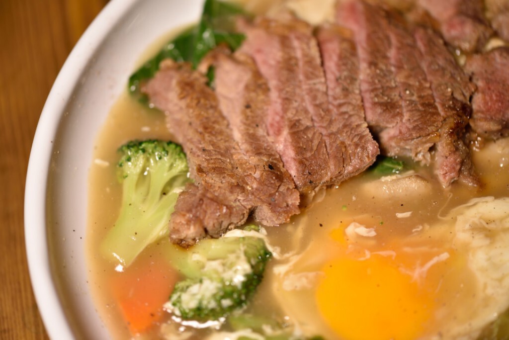 อร่อยปักหมุด : Es Ca Pe ผับกึ่งร้านอาหาร เอกมัยซอย 12