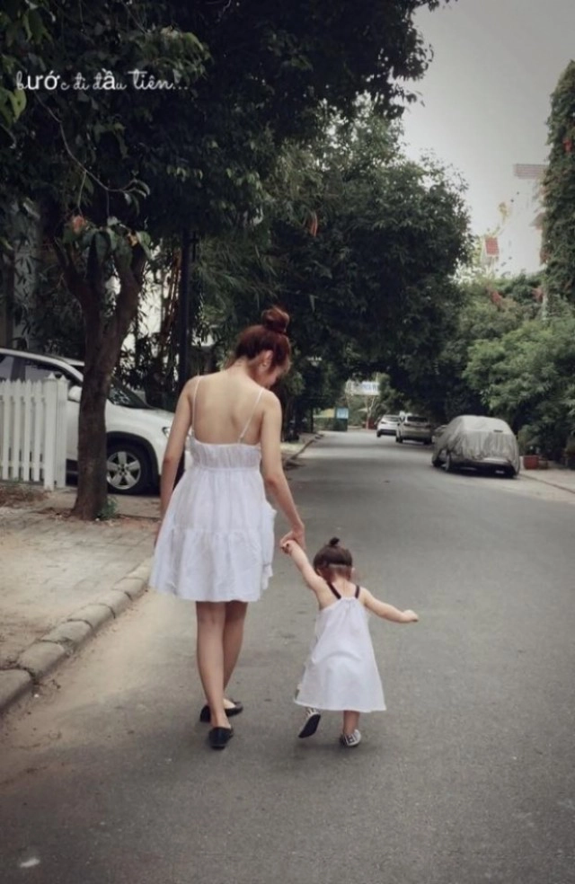 หนุ่มใจสลาย! "แอลลี่" เน็ตไอดอลสาวเวียดนามสุดฮอต มีลูกแล้ว