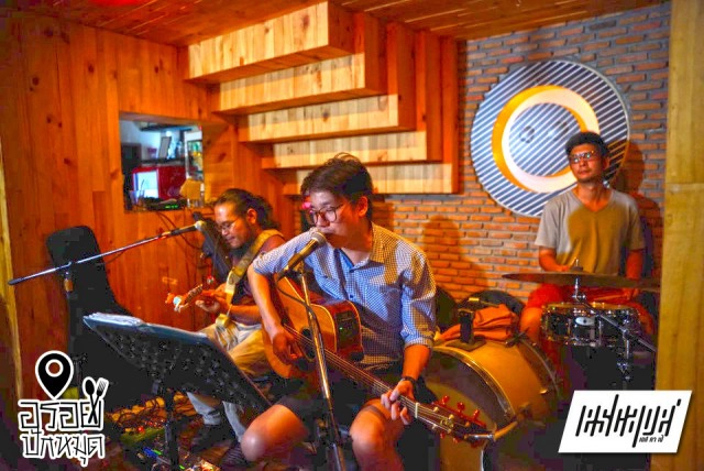 อร่อยปักหมุด : Es Ca Pe ผับกึ่งร้านอาหาร เอกมัยซอย 12