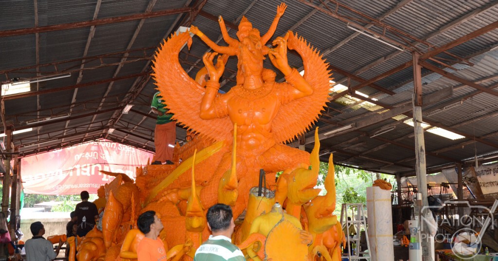 นครราชสีมา-ช่างเทียนขบวนเทียนพรรษาไฮเทคเคลื่อนไหวพร้อมคำสอนหลวงพ่อคูณ