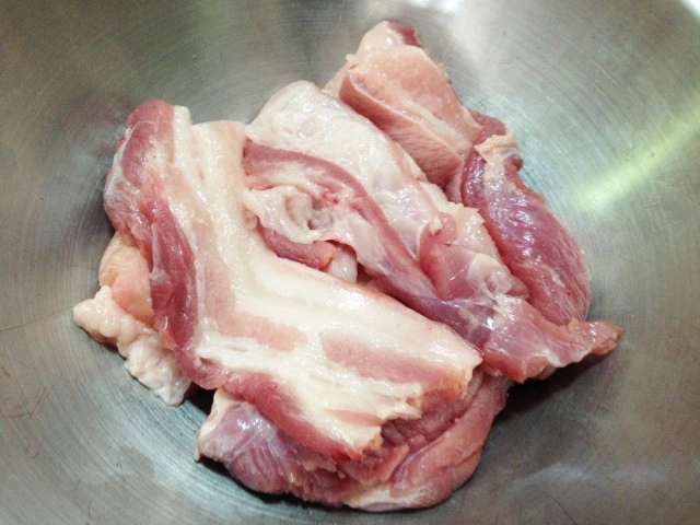 Cooking is fun : หมูสามชั้นทอดกระเทียมพริกไทย