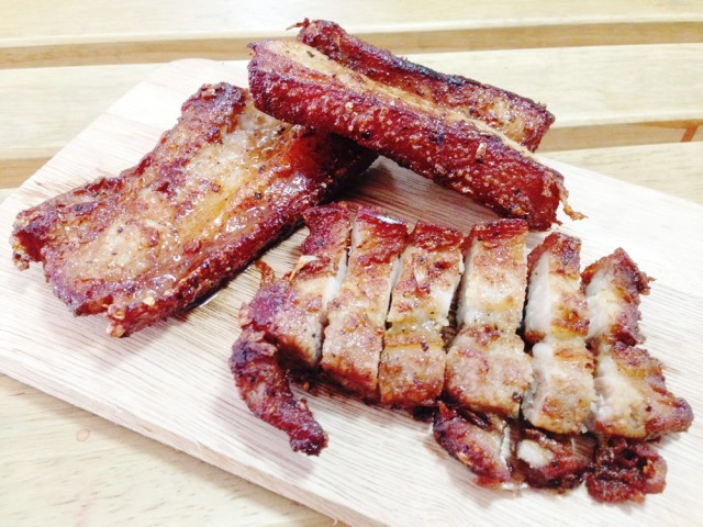 Cooking is fun : หมูสามชั้นทอดกระเทียมพริกไทย