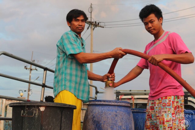 เทศบาล-ทหารนำรถออกแจกน้ำม.กรีนการ์เด้นโฮม ธัญบุรี