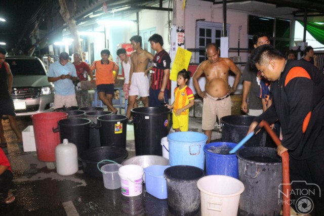 เทศบาล-ทหารนำรถออกแจกน้ำม.กรีนการ์เด้นโฮม ธัญบุรี