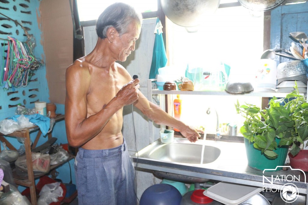 ชาวบ้านลาดสวาย อ.ลำลูกกา "ดีใจ" น้ำประปาไหลเป็นปกติ