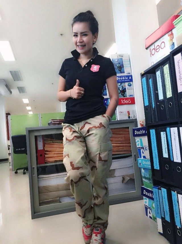 ปลัดสาวสวย"ชุดลายพราง" ขอโทษโพสต์ภาพไม่เหมาะสม