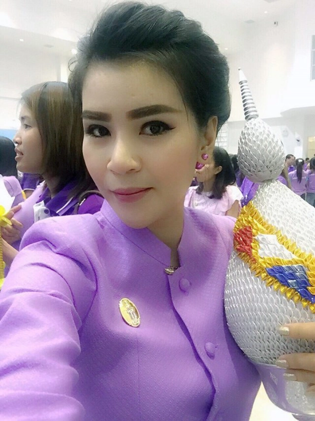 ปลัดสาวสวย"ชุดลายพราง" ขอโทษโพสต์ภาพไม่เหมาะสม