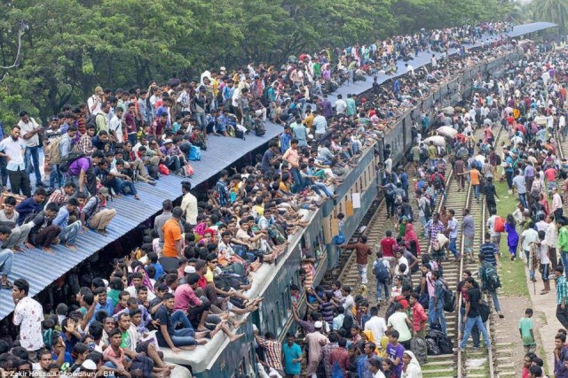 ชมบรรยากาศชาวบังคลาเทศกลับบ้านช่วงสิ้นสุด "เดือนรอมฎอน"