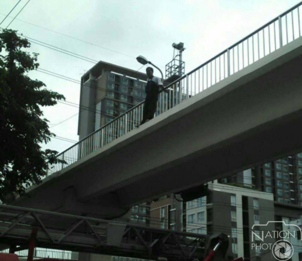 แท็กซี่คิดสั้นจะ"โดดสะพานลอย" เครียดญาติพี่น้องไม่เหลียวแล