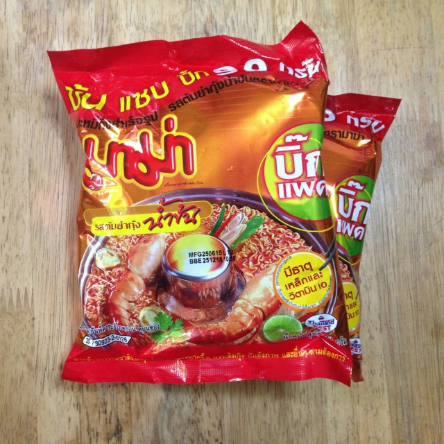 Cooking is Fun : มาม่าต้มยำหม้อไฟซีฟู้ดเห็ดรวมกิมจิซุปนม