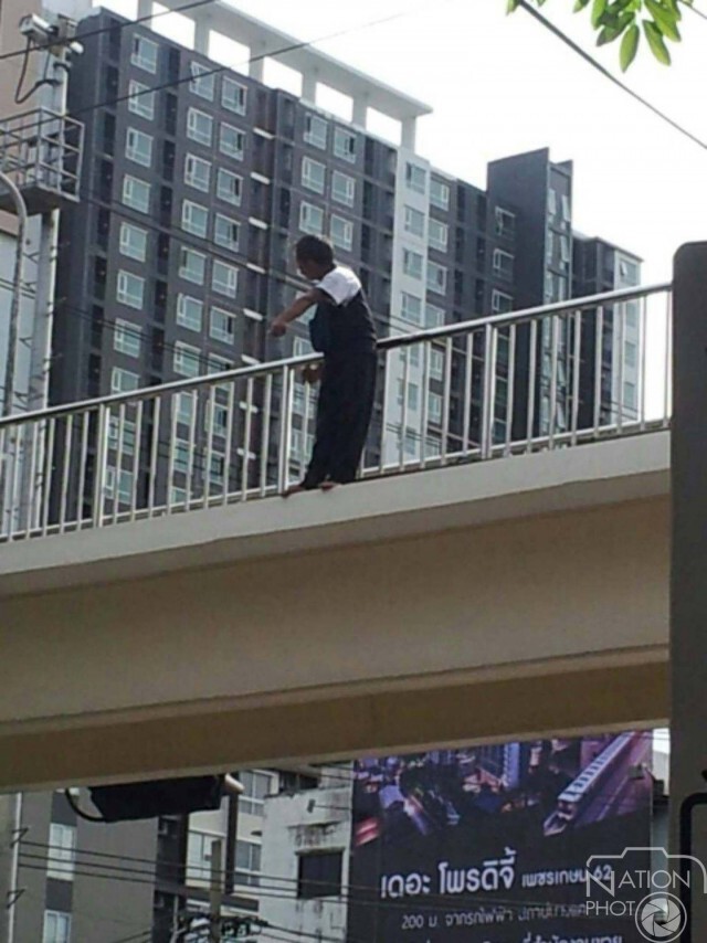 แท็กซี่คิดสั้นจะ"โดดสะพานลอย" เครียดญาติพี่น้องไม่เหลียวแล