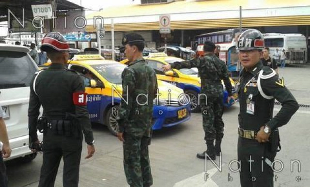 ทหารรื้อถอนป้าย"มาเฟียแท็กซี่"ยึดพื้นที่จอดบขส.ขอนแก่น