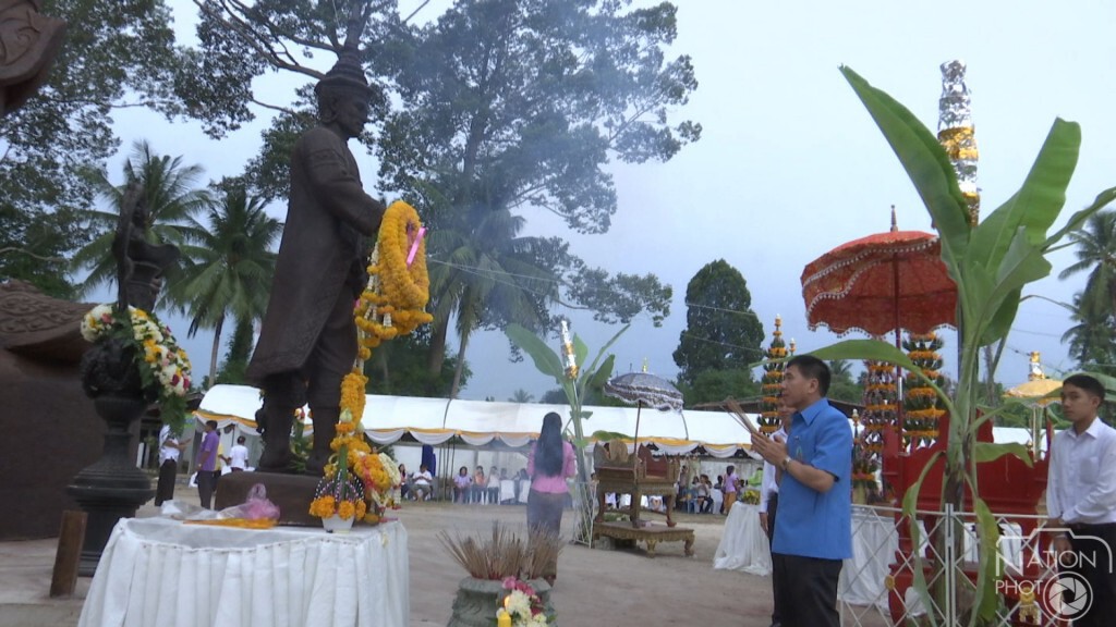 ผู้ว่าฯนำประชาชนบวงสรวงสมเด็จพระนารายณ์ฯ ก่อนเคลื่อนย้ายสู่อุทยานราชภักดิ์