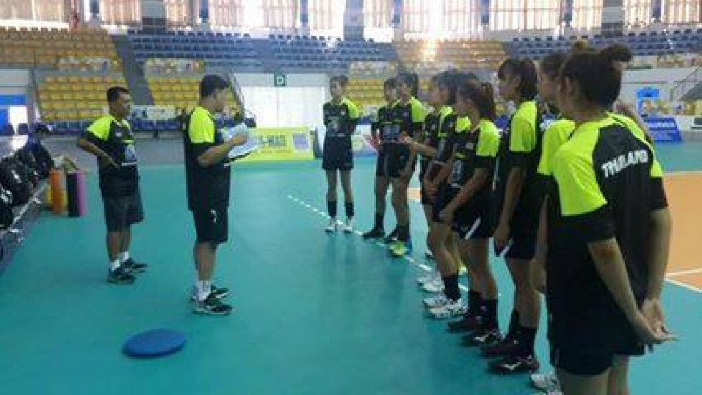 นักตบลูกยางสาวไทยซ้อมก่อนเจอจีนพรุ่งนี้ นักตบลูกยางสาวไทยซ้อมก่อนเจอจีนพรุ่งนี้