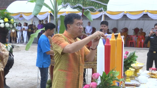ผู้ว่าฯนำประชาชนบวงสรวงสมเด็จพระนารายณ์ฯ ก่อนเคลื่อนย้ายสู่อุทยานราชภักดิ์