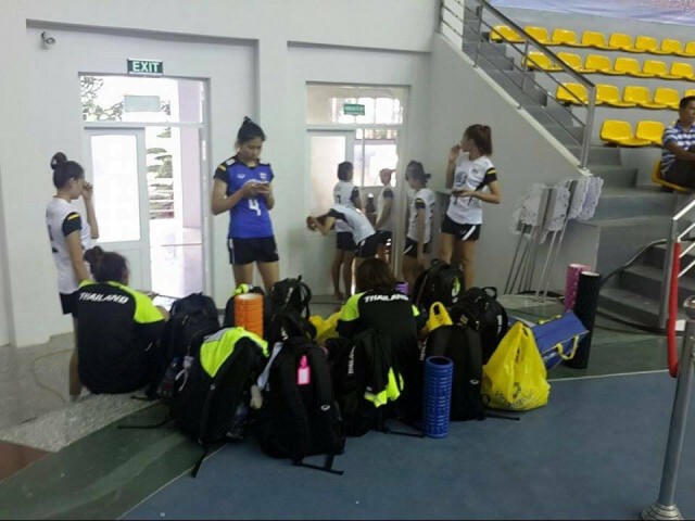 นักตบลูกยางสาวไทยซ้อมก่อนเจอจีนพรุ่งนี้