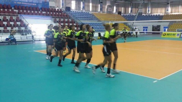 นักตบลูกยางสาวไทยซ้อมก่อนเจอจีนพรุ่งนี้