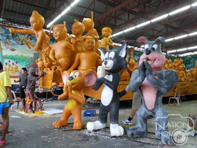 นครราชสีมา-ช่างเทียนเร่งแกะสลักต้นเทียนพรรษา เน้นอนุรักษ์วิถีชีวิต
