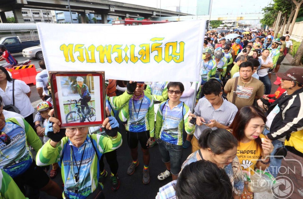 แห่รับเสื้อBikeForMom คนล้นถนน แห่รับเสื้อBikeForMom คนล้นถนน