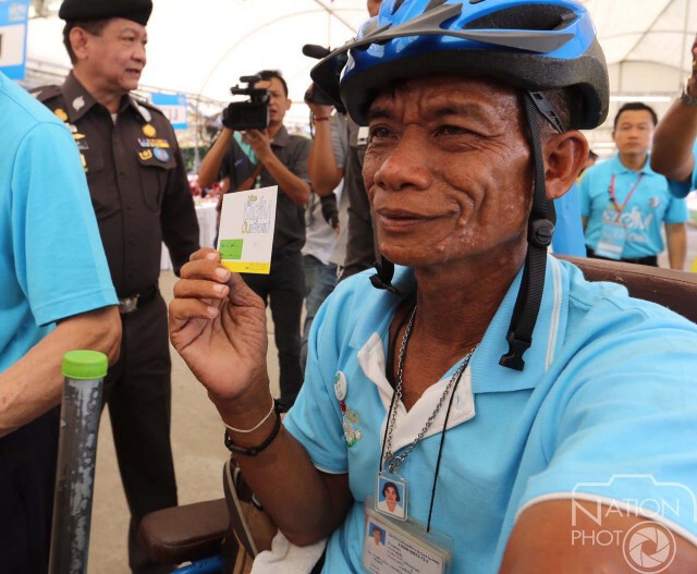 ลุง"คำพา แก้วจีน" ปั่นมากรุงเทพฯเพื่อรับเสื้อ BikeForMom