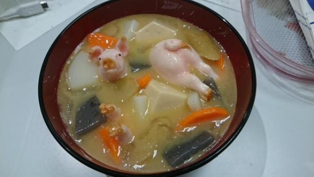 ชาวเน็ตอึ้ง! แห่แชร์ภาพหมูชุบแป้งทอด แต่จริงแล้วคืออาหารโชว์หน้าร้าน
