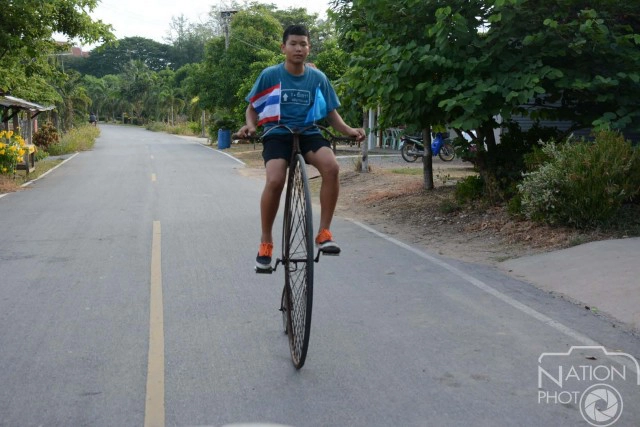 เด็ก 13 ขวบ ซ้อมจักรยานโบราณล้อโต ร่วมปั่น Bike for Mom
