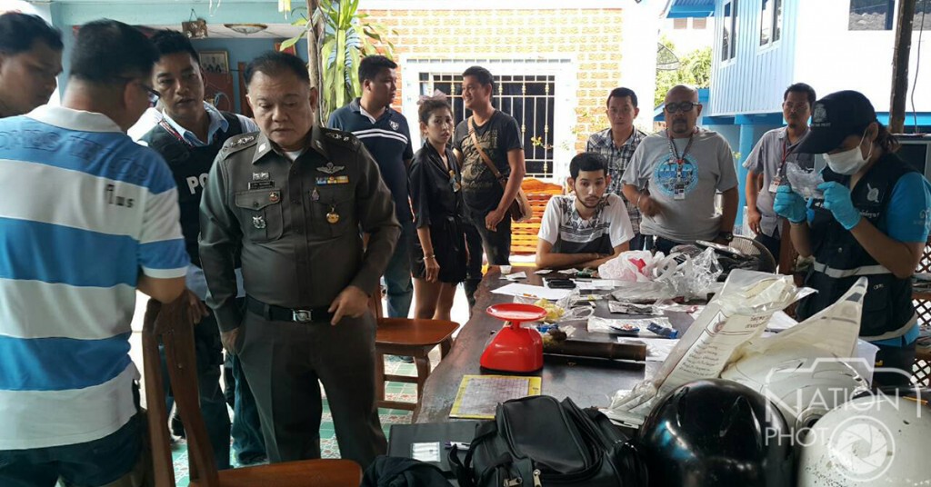 ตร.กรุงเก่าค้นบ้านผู้ใหญ่รวบ 6 โจ๋พร้อมยาบ้า ตร.กรุงเก่าค้นบ้านผู้ใหญ่รวบ 6 โจ๋พร้อมยาบ้า
