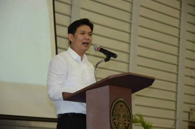 ชาวเน็ตฮือฮา แห่แชร์ภาพอธิการฯลาดกระบัง เป็น "พี่เนียน"