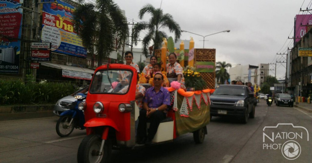 เทศบาลนครพิษณุโลก สืบสานประเพณีถวายเทียนพรรษา ประจำปี 2558