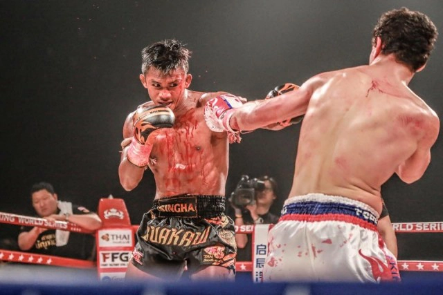 ช็อค! "บัวขาว" อาบเลือด แพ้นักชกรัสเซีย