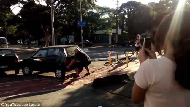 หนุ่มนักปั่นยั๊วะ !!! จอดรถขวางทางจักรยานต้องเจอแบบนี้
