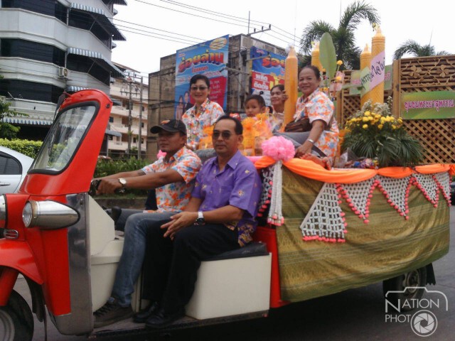 เทศบาลนครพิษณุโลก สืบสานประเพณีถวายเทียนพรรษา ประจำปี 2558