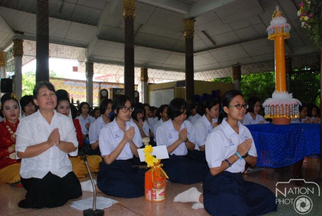 เทศบาลนครพิษณุโลก สืบสานประเพณีถวายเทียนพรรษา ประจำปี 2558