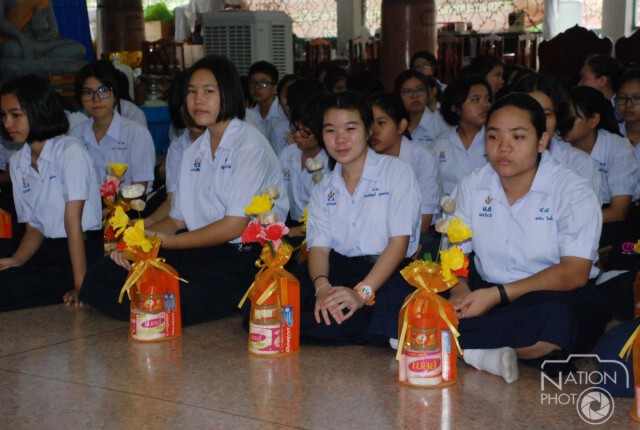 เทศบาลนครพิษณุโลก สืบสานประเพณีถวายเทียนพรรษา ประจำปี 2558