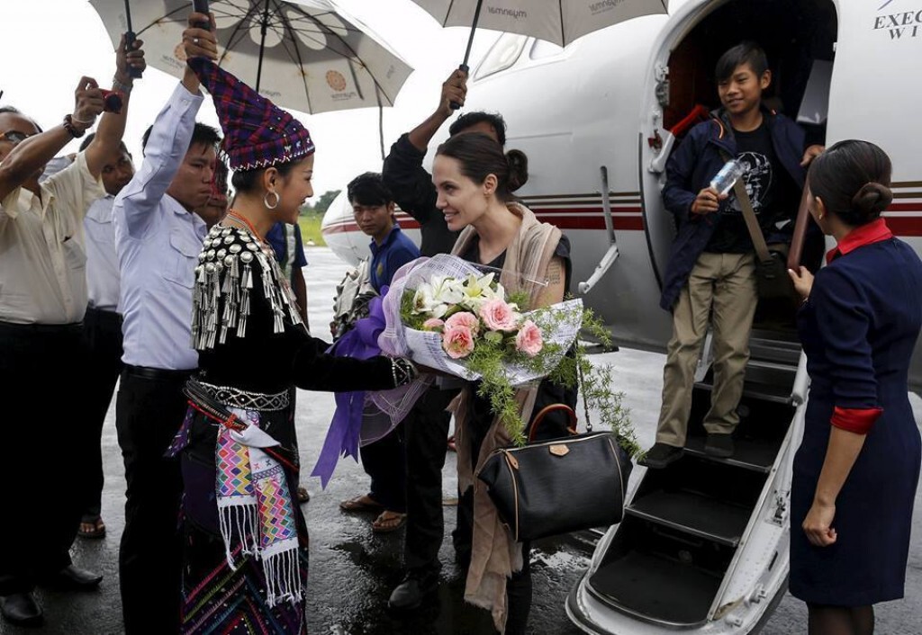 "โจลี่"เยือนรัฐคะฉิ่น "โจลี่"เยือนรัฐคะฉิ่น
