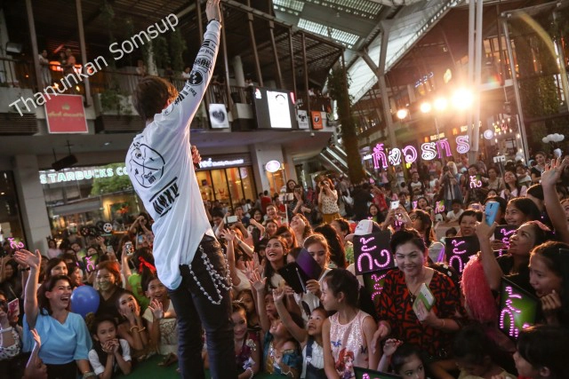 Moon Walker พระจันทร์นักเดินทาง : "กั้ง เดอะสตาร์นำทีมสู่เส้นทางดวงดาว"