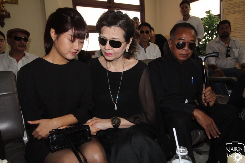 "เฟย์" ร่ำไห้ร่วมรับศพ "สิงห์"
